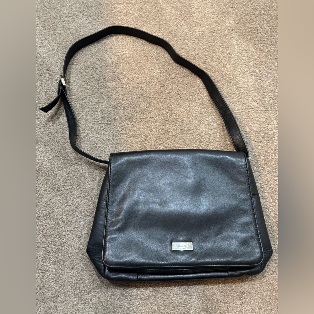 Bill Blass black 100% leather purse